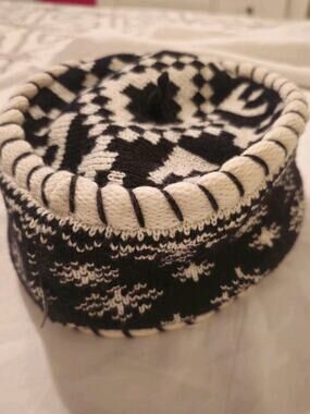 vintage OBERMEYER Women’s Snowflake SKI HAT beanie Black& White Fleece Lined